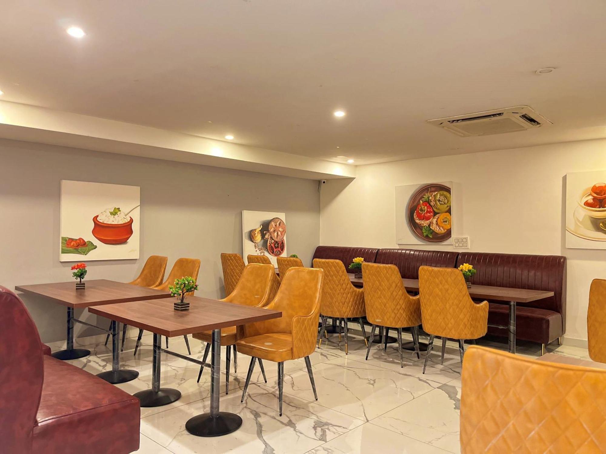Aamantran Residency Hotel, Sohna Road, Sector 49, Gurugram Gurgaon Exterior foto