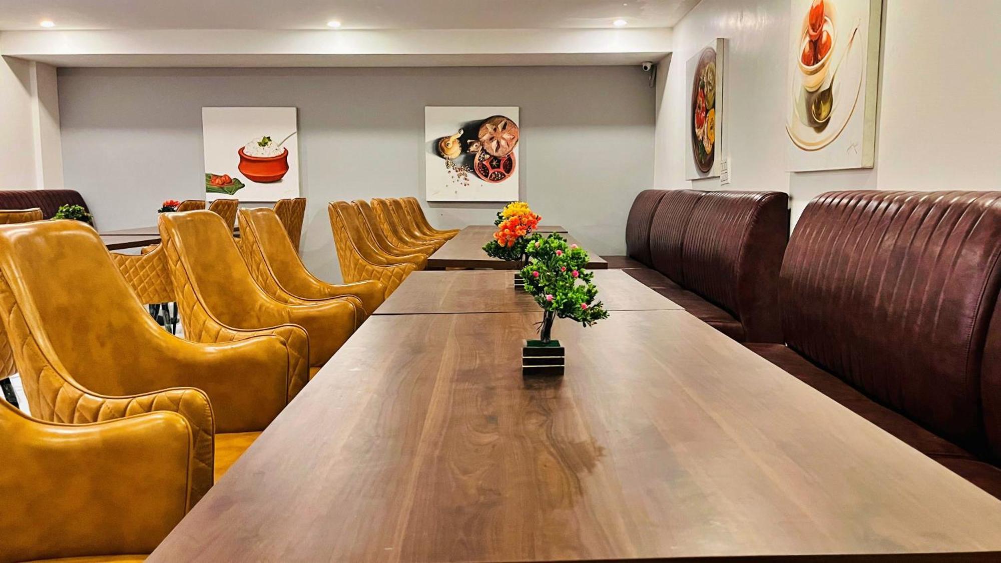 Aamantran Residency Hotel, Sohna Road, Sector 49, Gurugram Gurgaon Exterior foto