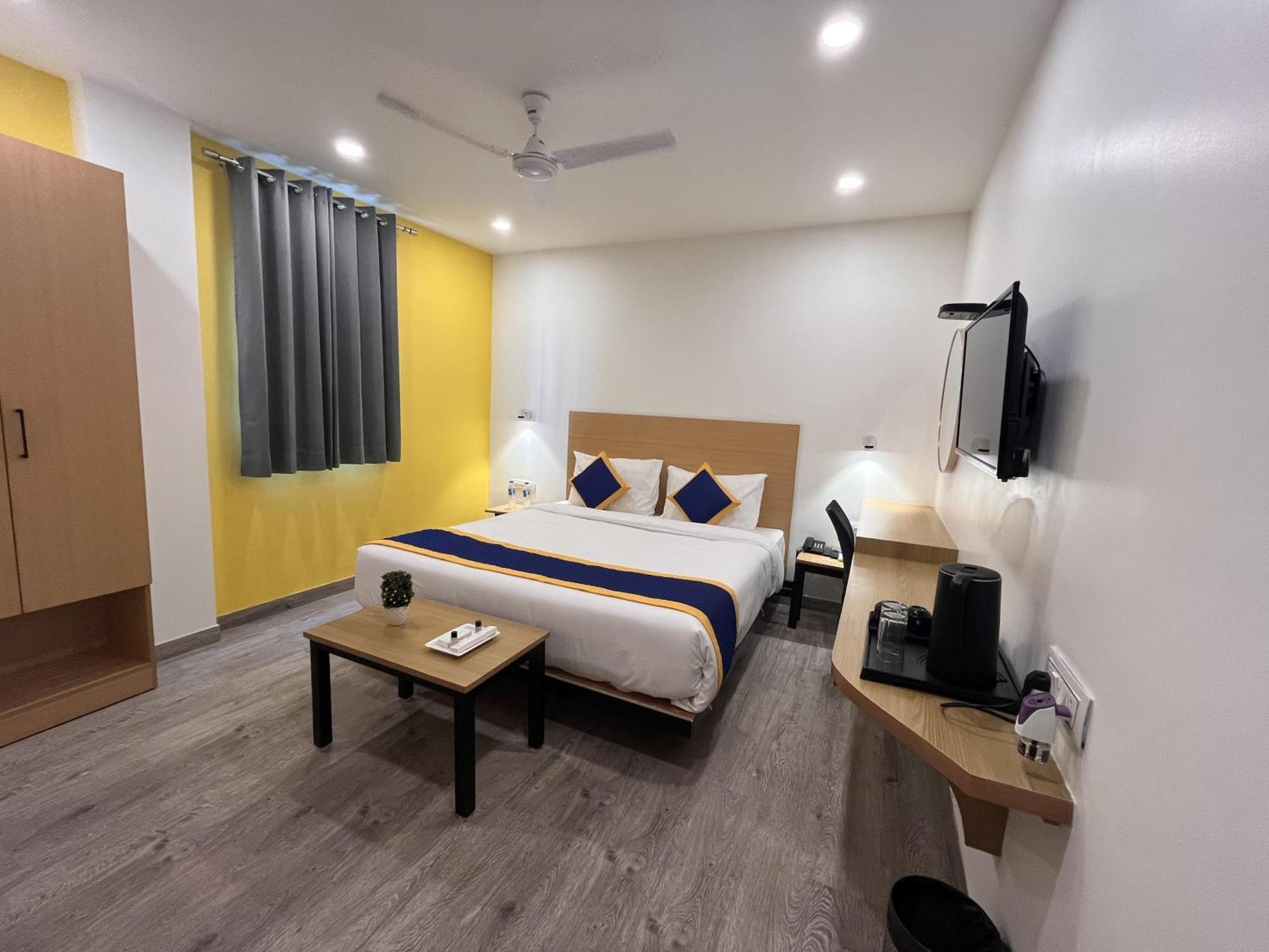 Aamantran Residency Hotel, Sohna Road, Sector 49, Gurugram Gurgaon Exterior foto